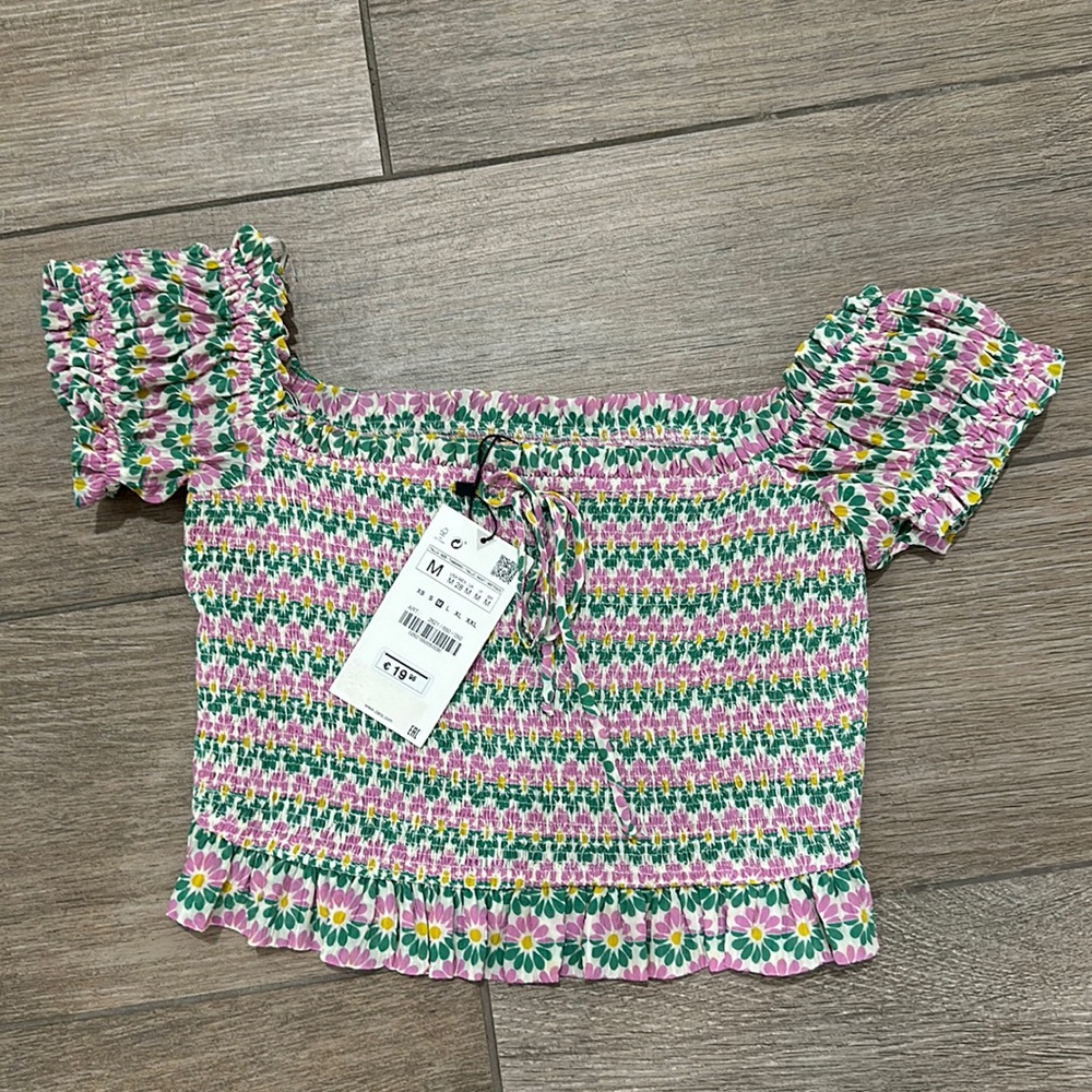NWT super cute Zara crop top, size M